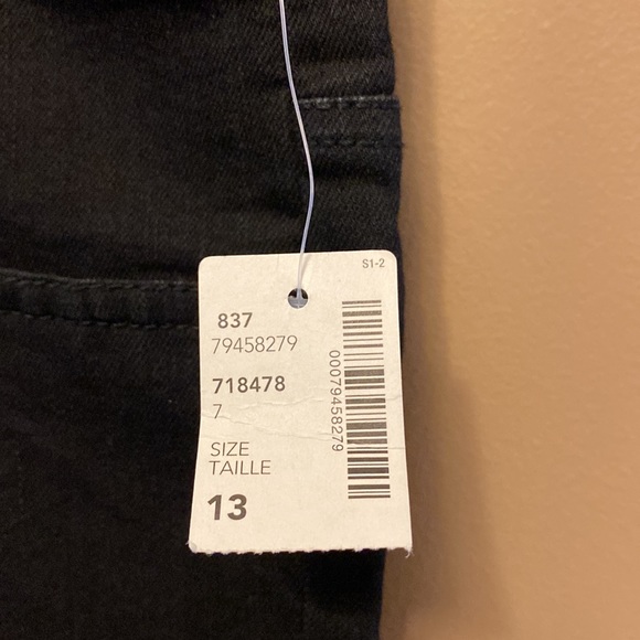 Black stretch lightweight jeans never been worn. - Picture 3 of 5